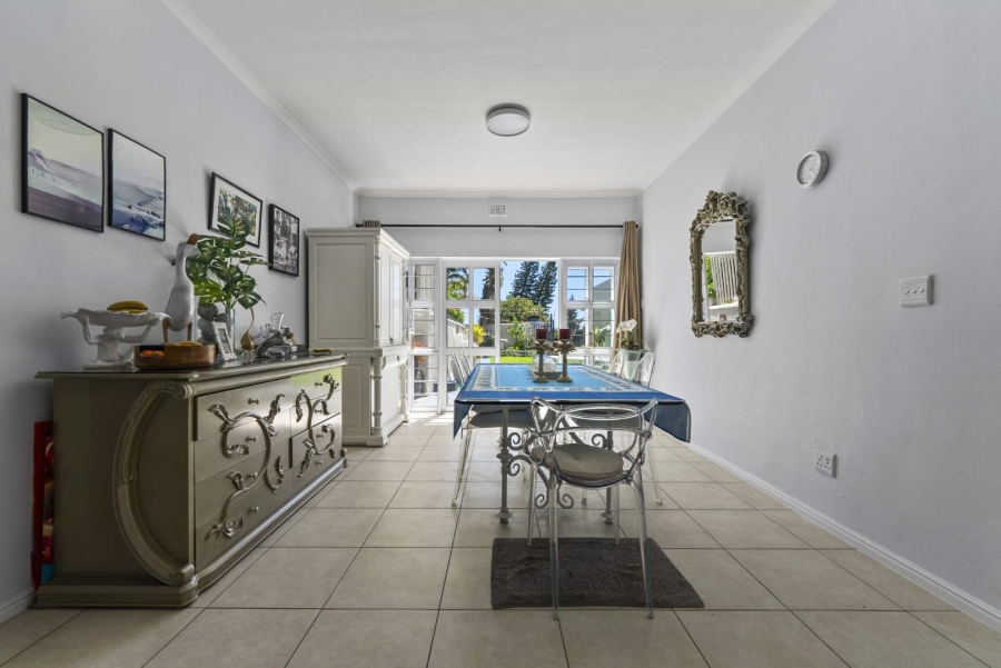 5 Bedroom Property for Sale in Green Point Western Cape